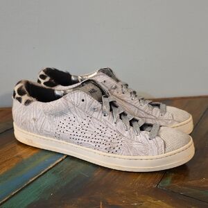 P448 John-W Dusty Giraffe Animal Back Tab Gray White Size 39- 9 Sneaker
